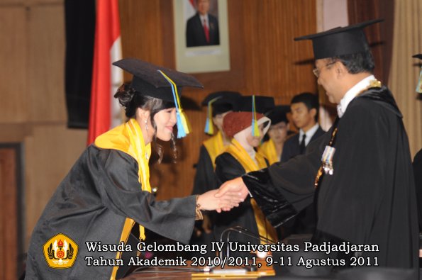 wisuda-ffarmasi-oleh-rektor-139