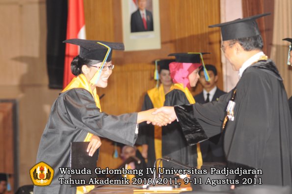 wisuda-ffarmasi-oleh-rektor-142