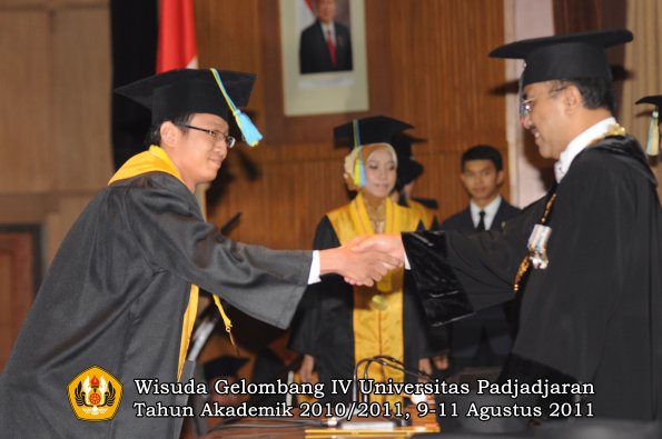 wisuda-ffarmasi-oleh-rektor-151