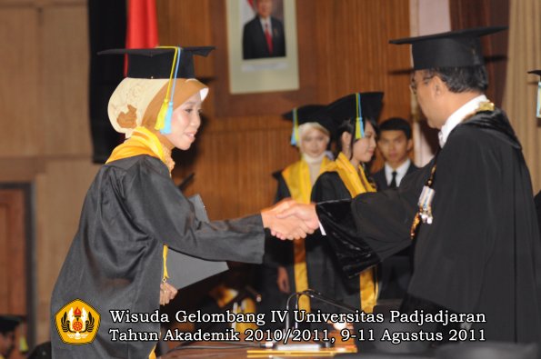 wisuda-ffarmasi-oleh-rektor-152