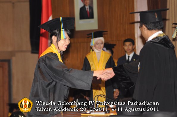 wisuda-ffarmasi-oleh-rektor-153