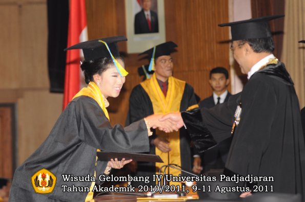 wisuda-ffarmasi-oleh-rektor-156