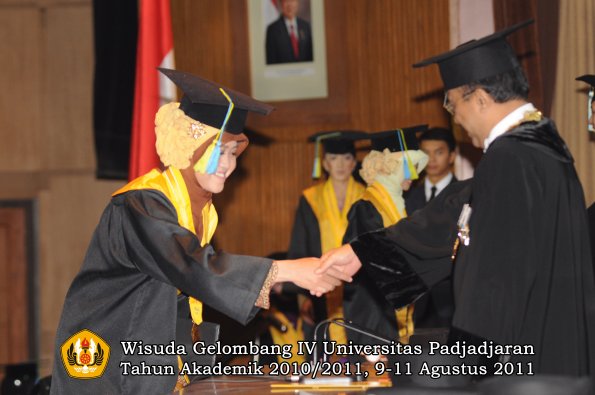 wisuda-ffarmasi-oleh-rektor-162