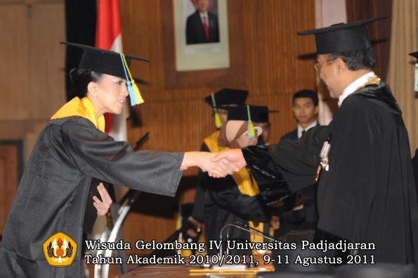 wisuda-ffarmasi-oleh-rektor-164