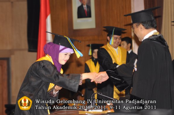 wisuda-ffarmasi-oleh-rektor-167