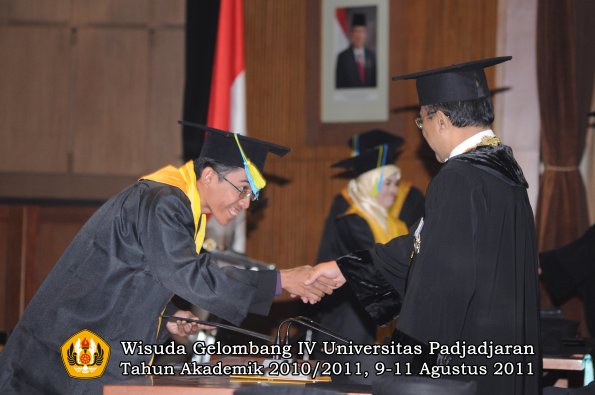 wisuda-ffarmasi-oleh-rektor-168