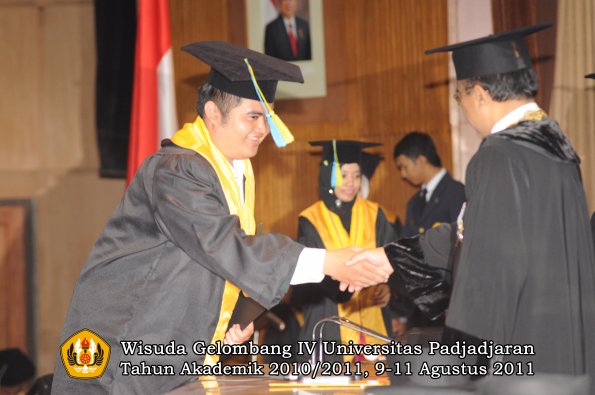 wisuda-ffarmasi-oleh-rektor-169