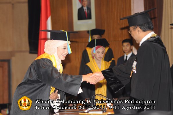 wisuda-ffarmasi-oleh-rektor-177