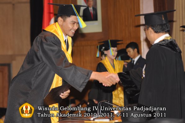 wisuda-ffarmasi-oleh-rektor-179