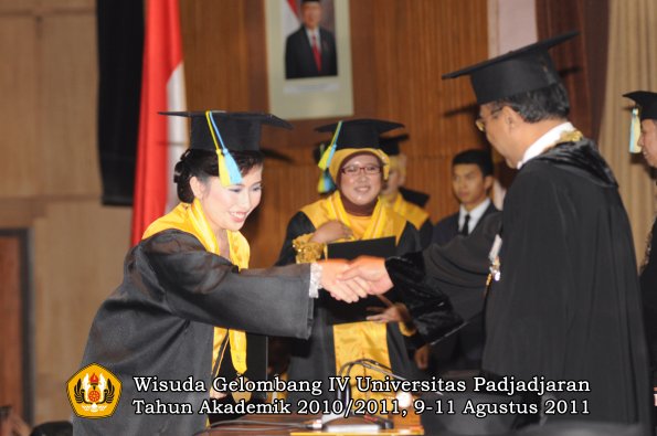 wisuda-ffarmasi-oleh-rektor-181