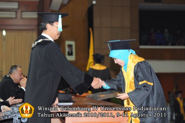 wisuda-fasa-oleh-dekan-166