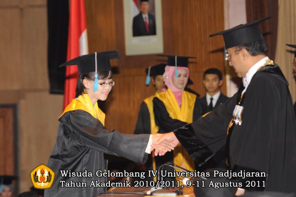 wisuda-fasa-oleh-rektor-020