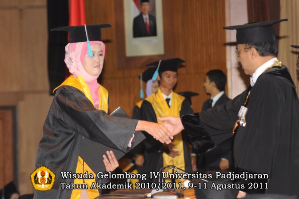 wisuda-fasa-oleh-rektor-021