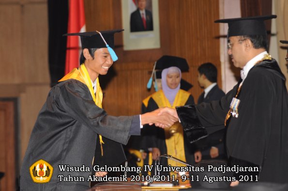 wisuda-fasa-oleh-rektor-022