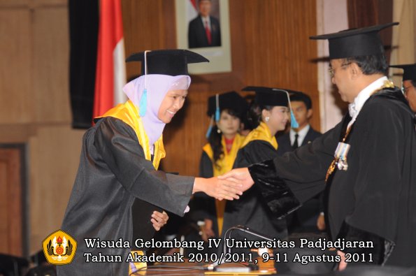 wisuda-fasa-oleh-rektor-023