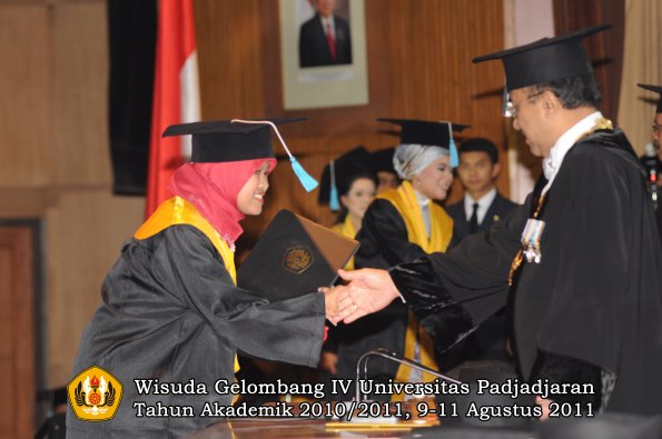 wisuda-fasa-oleh-rektor-028