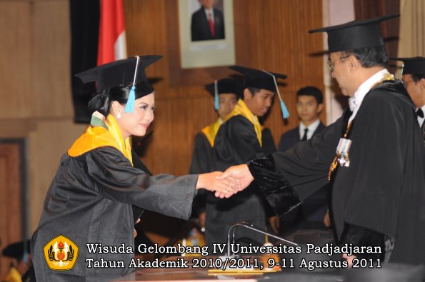 wisuda-fasa-oleh-rektor-032