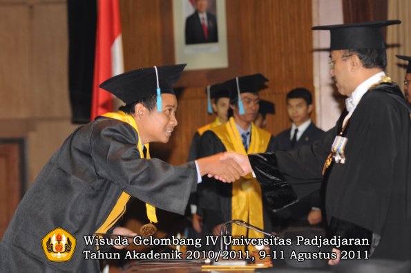 wisuda-fasa-oleh-rektor-040