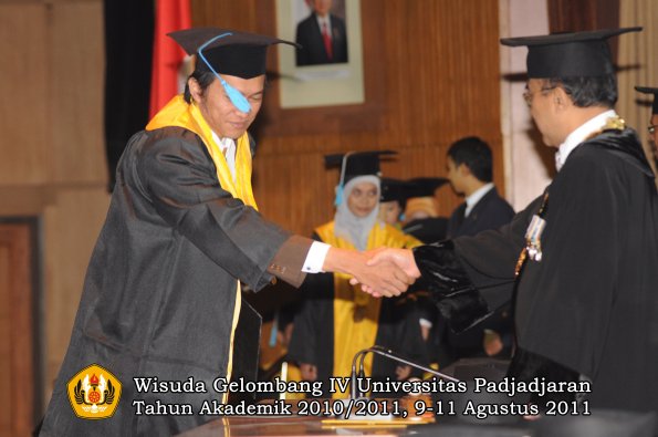 wisuda-fasa-oleh-rektor-051