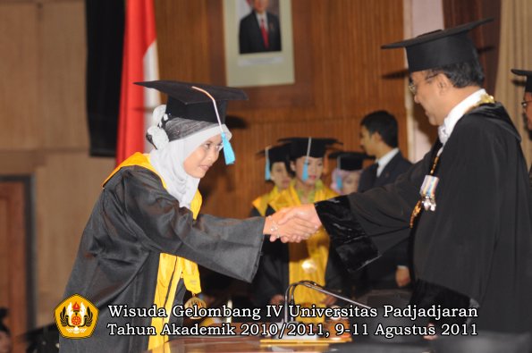 wisuda-fasa-oleh-rektor-052