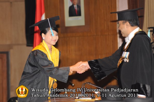 wisuda-fasa-oleh-rektor-061