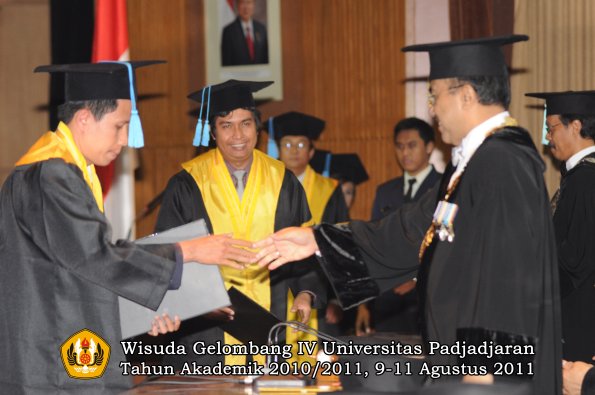 wisuda-fasa-oleh-rektor-062