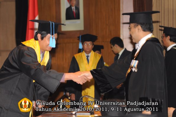 wisuda-fasa-oleh-rektor-063