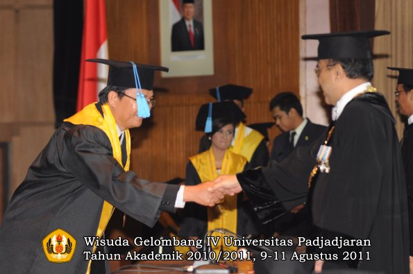 wisuda-fasa-oleh-rektor-064