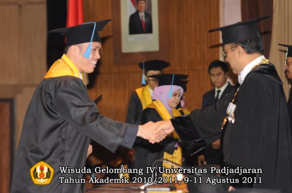 wisuda-fasa-oleh-rektor-070