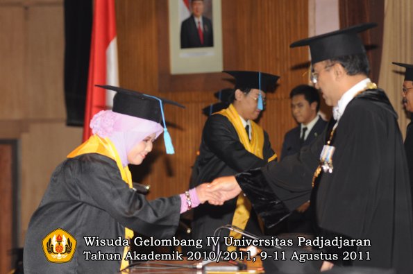 wisuda-fasa-oleh-rektor-071