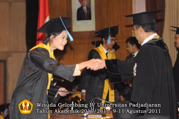 wisuda-fasa-oleh-rektor-080