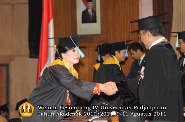 wisuda-fasa-oleh-rektor-085