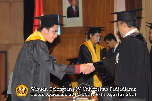 wisuda-fasa-oleh-rektor-088