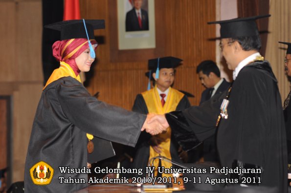 wisuda-fasa-oleh-rektor-094