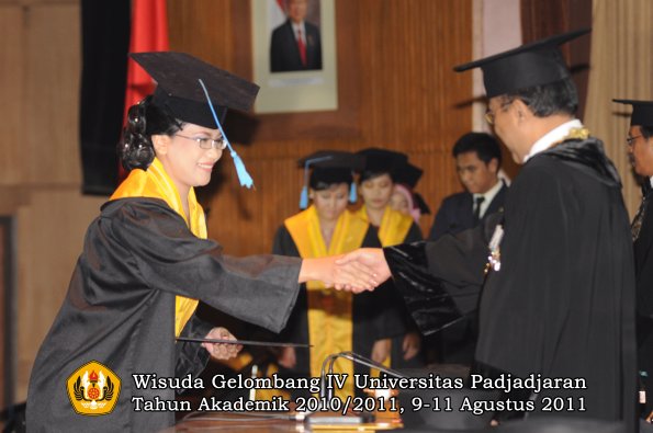 wisuda-fasa-oleh-rektor-106