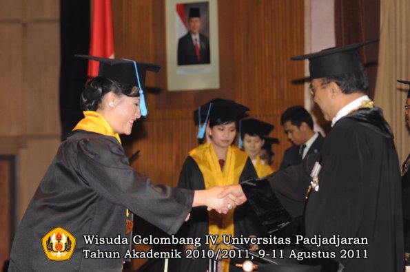 wisuda-fasa-oleh-rektor-107