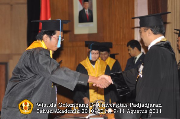 wisuda-fasa-oleh-rektor-111