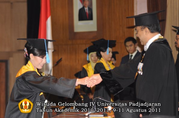 wisuda-fasa-oleh-rektor-117