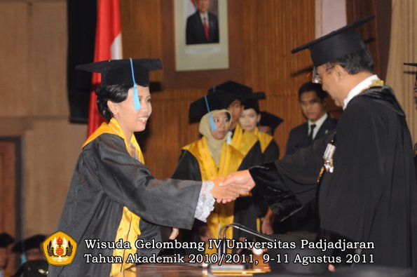 wisuda-fasa-oleh-rektor-118