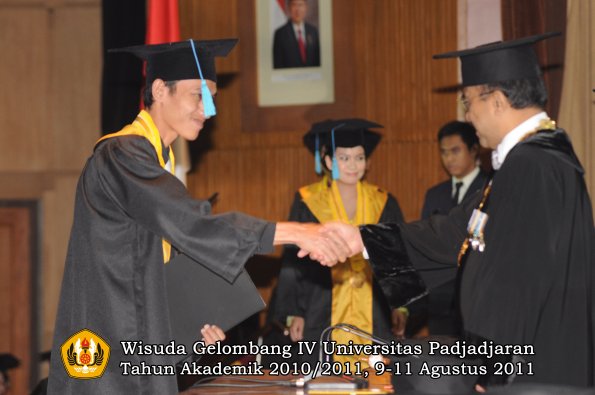 wisuda-fasa-oleh-rektor-120