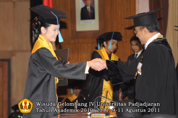 wisuda-fasa-oleh-rektor-121