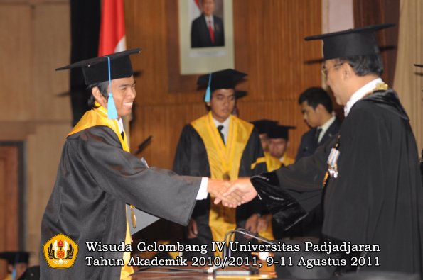 wisuda-fasa-oleh-rektor-124