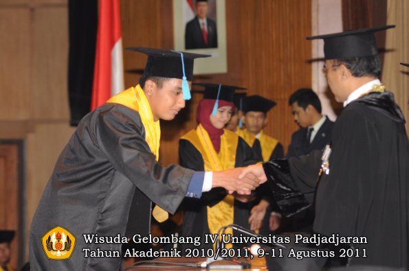 wisuda-fasa-oleh-rektor-125