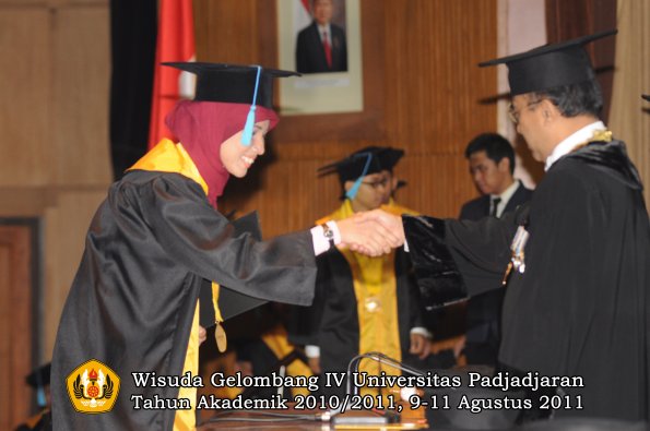 wisuda-fasa-oleh-rektor-126