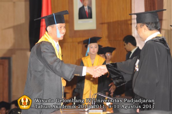 wisuda-fasa-oleh-rektor-128