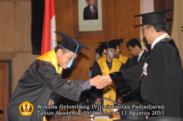 wisuda-fasa-oleh-rektor-133