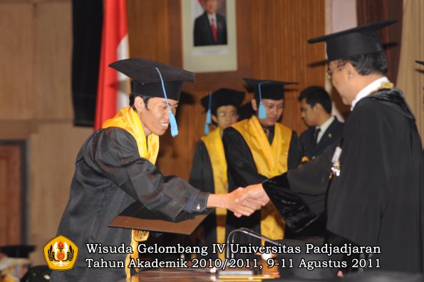 wisuda-fasa-oleh-rektor-134