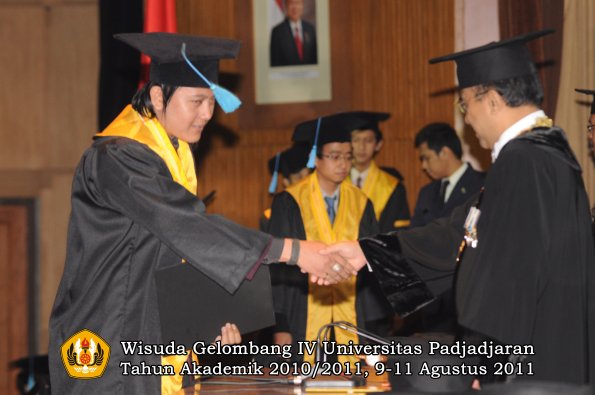 wisuda-fasa-oleh-rektor-135