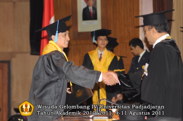 wisuda-fasa-oleh-rektor-137