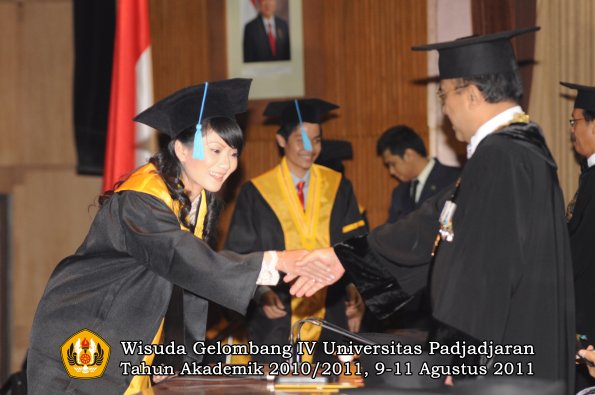 wisuda-fasa-oleh-rektor-139